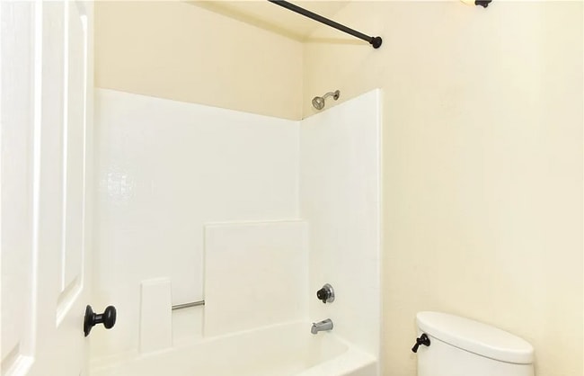 Building Photo - This home is a cozy 1 BR, 1 BA Condo