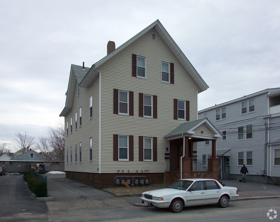 Building Photo - 13 Cedar St