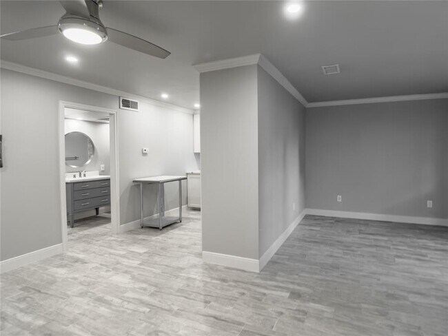 Building Photo - 1311 Antoine Dr