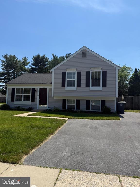 Building Photo - 805 London Ct