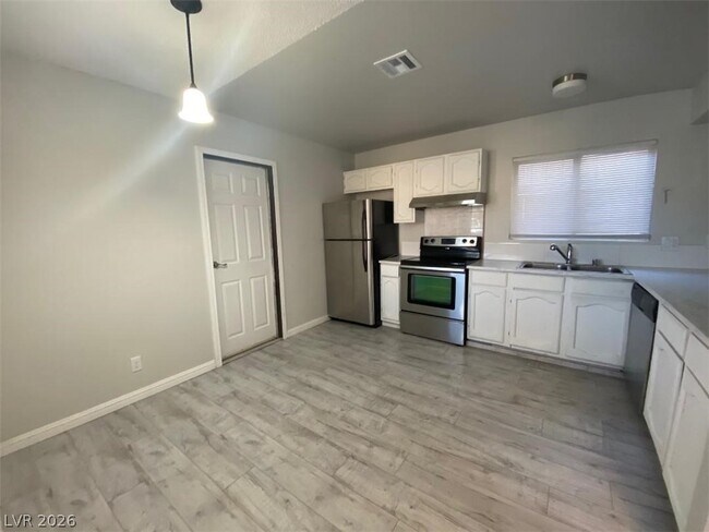 Foto del edificio - 5215 Gray Ln