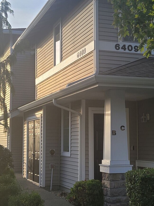 Building Photo - Auburn Lakeland Hills condo - rambler 2 be...
