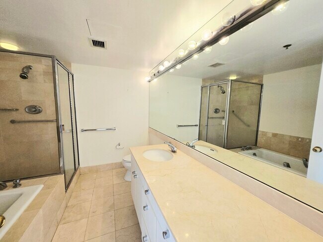 Foto del edificio - 75-83-83 Cambridge Pkwy