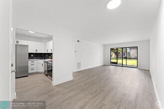 Building Photo - 3105 Oakland Shores Dr