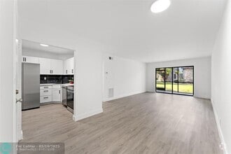 Building Photo - 3105 Oakland Shores Dr