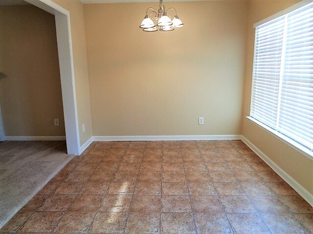 Building Photo - 805 Birchmill Pt N