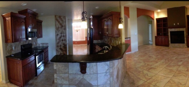 Building Photo - 205 Pima Dr