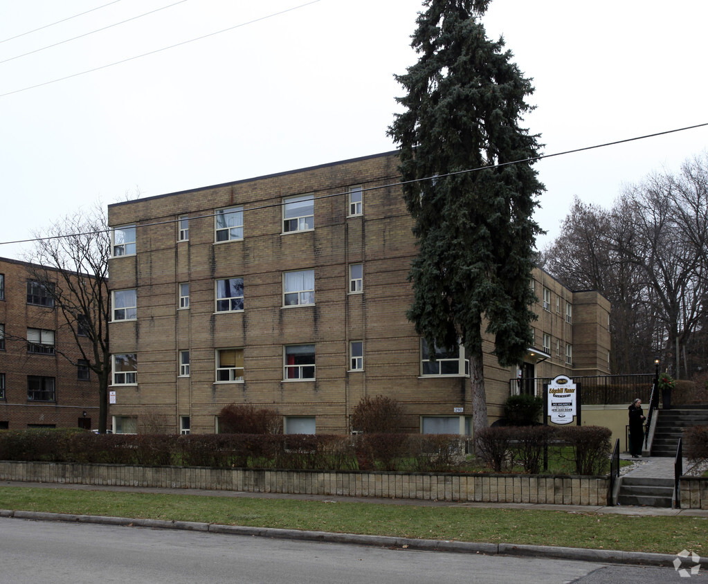 Primary Photo - Edgehill Manor Apartents