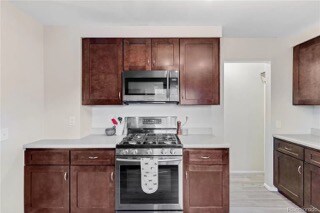 Kitchen - 8650 Norwich St