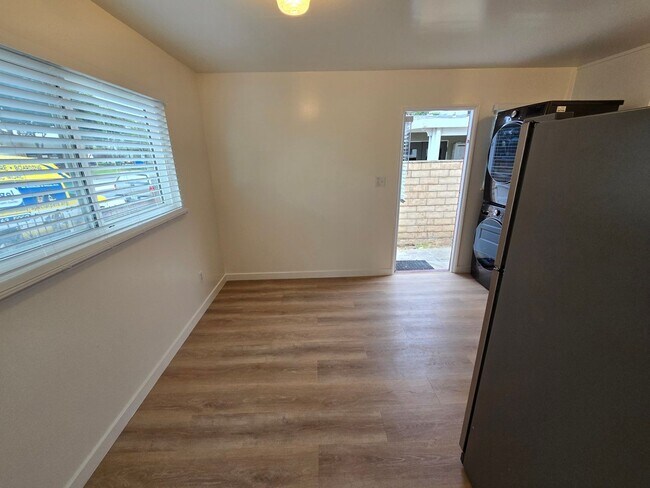 Building Photo - 4764-66 Clairemont Dr