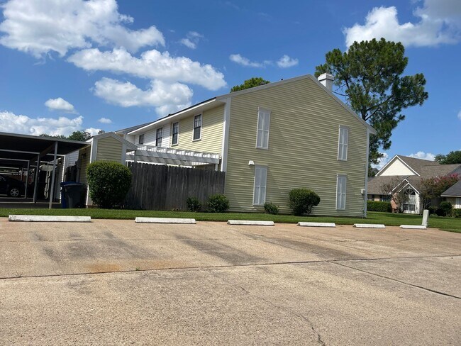 Foto del edificio - Townhome in Gated Community
