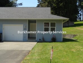 Building Photo - 535 N River St
