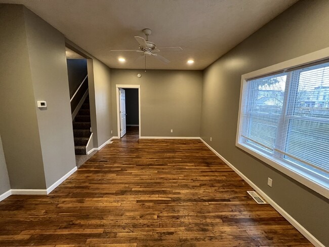 Building Photo - West Side 3BR Townhouse Style