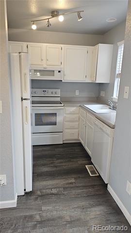 Building Photo - 805 Summer Dr