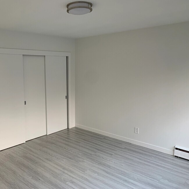 Photo du bâtiment - 1025 11th Av W