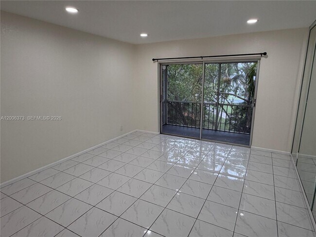 Foto del edificio - 2200 NE 66th St