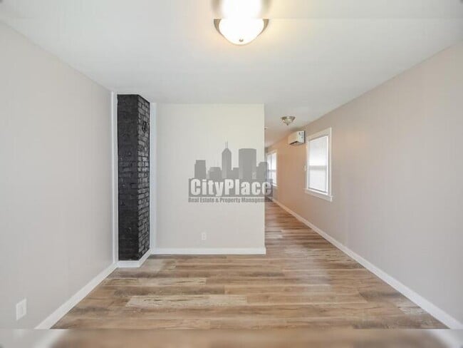 Foto del edificio - 5961 Rawles Ave