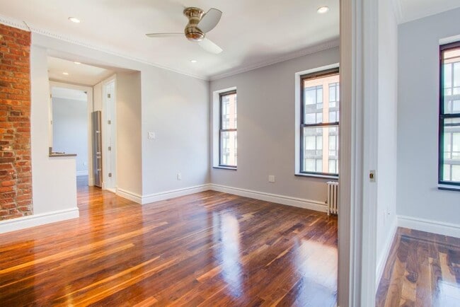 Foto del edificio - 334 E 6th St