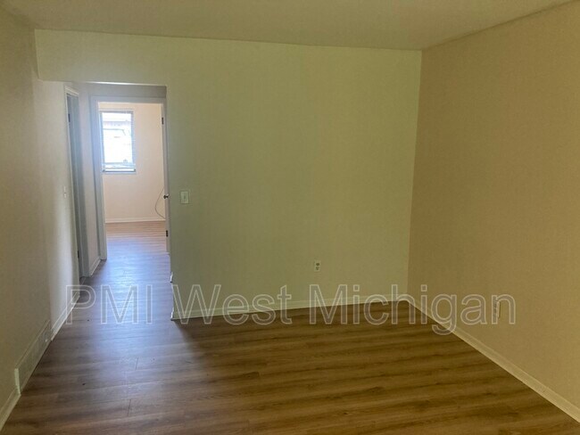 Foto del edificio - 6085 In the Pines Dr SE