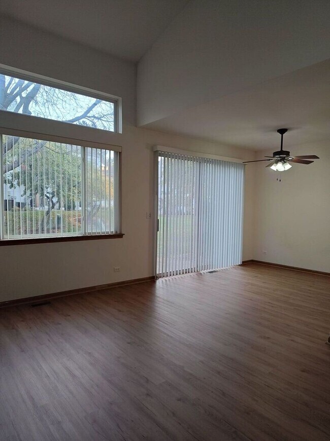 Foto del edificio - 283 Camel Bend Ct