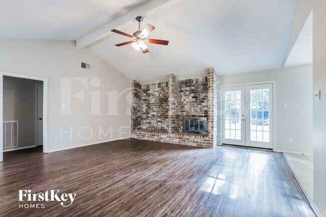Foto del edificio - 15814 Whipple Tree Dr