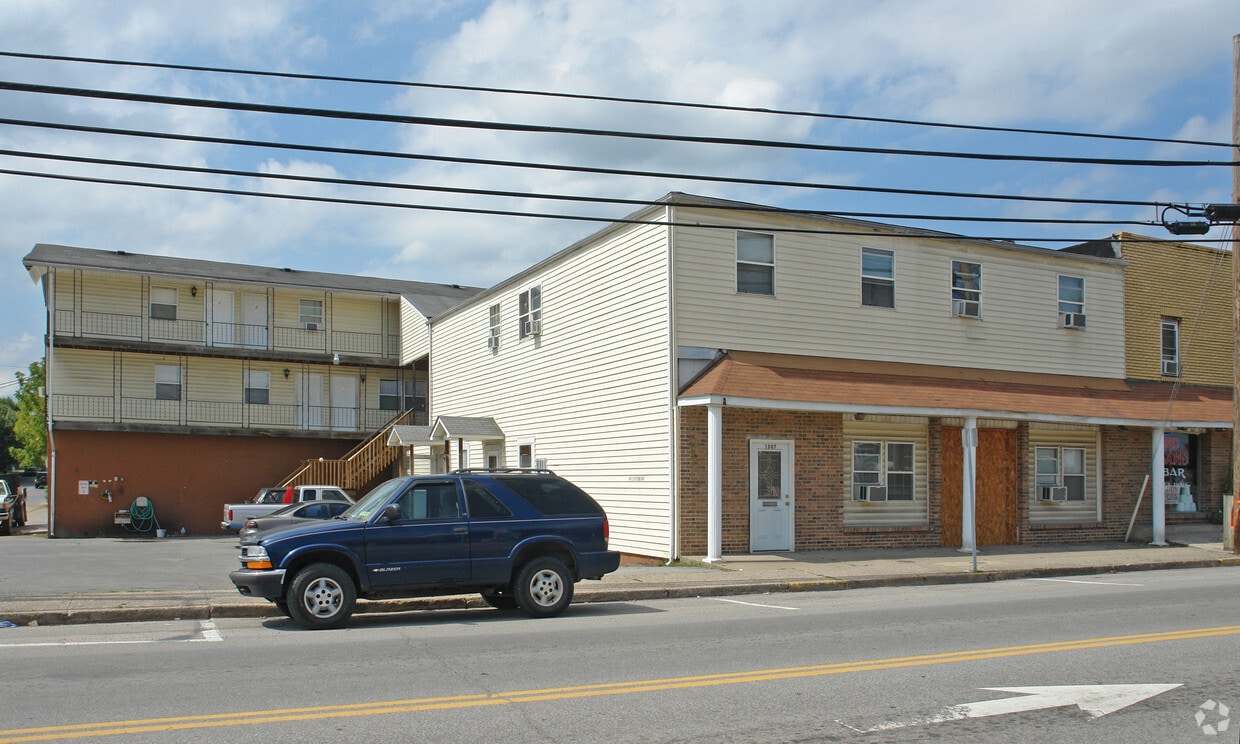 Building Photo - 1309 E Main St
