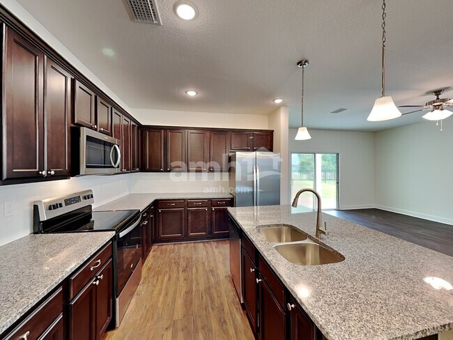 Building Photo - 347 Banyan Frst Dr
