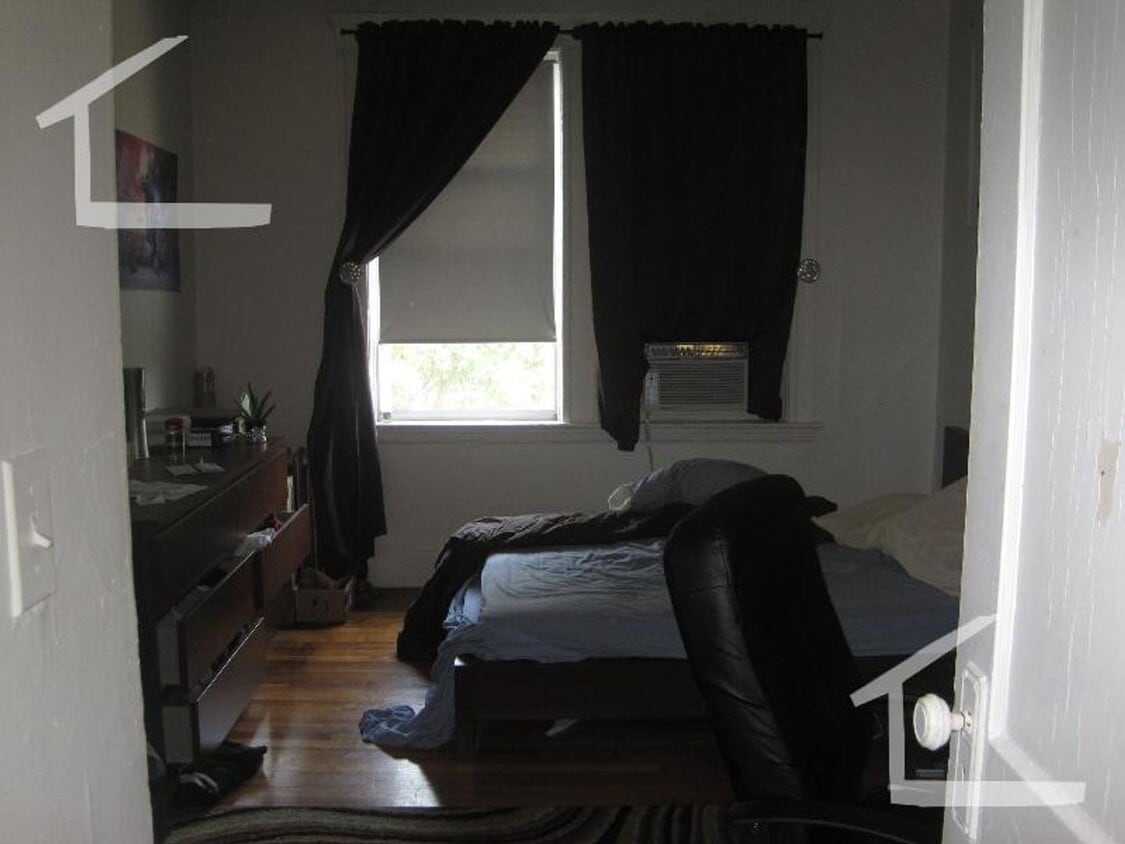 Building Photo - Charming 2 Bedroom-No Broker Fee