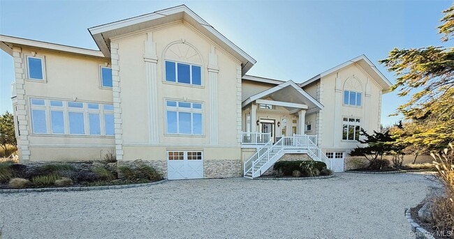 Building Photo - 605 Dune Rd