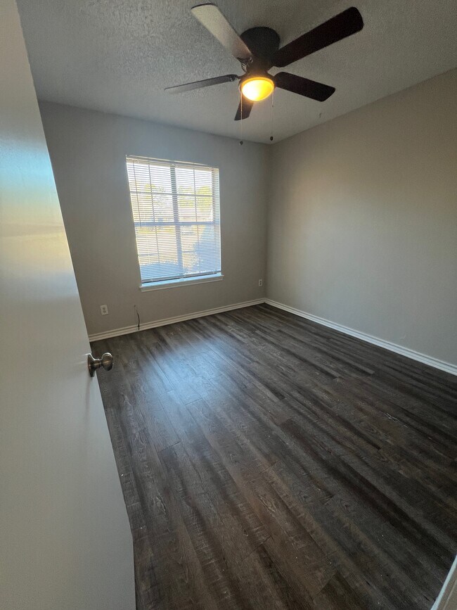 Foto del edificio - 4 Robin Dr