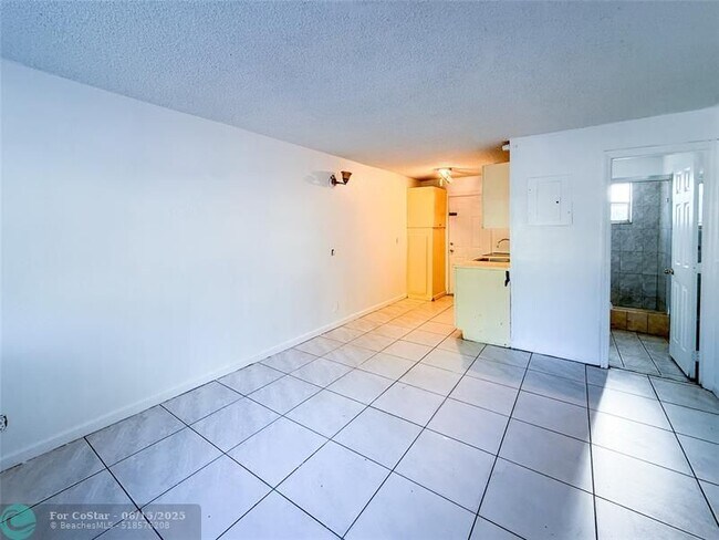 Building Photo - 1717 NW 8th Pl