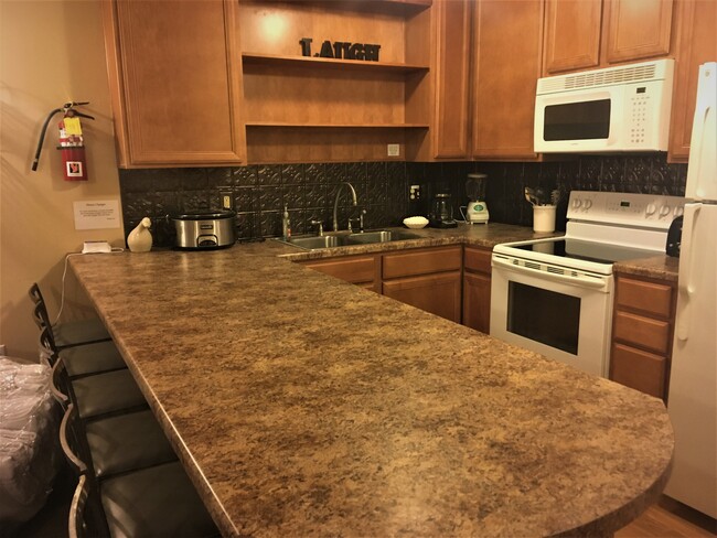 Kitchen - 601 Winterplace Dr