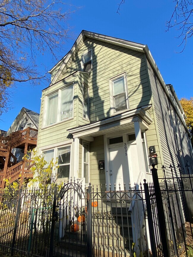 Building Photo - 3035 N Christiana Ave