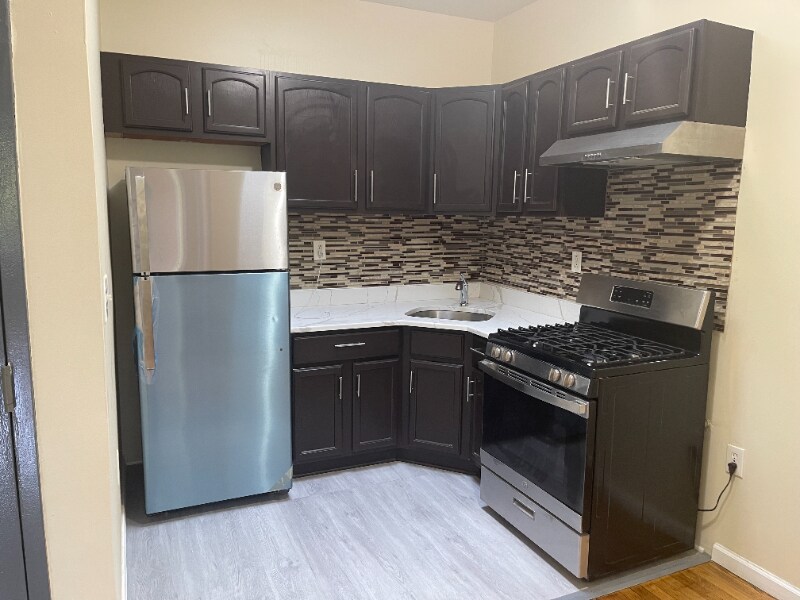 Primary Photo - 130 Woodbine St