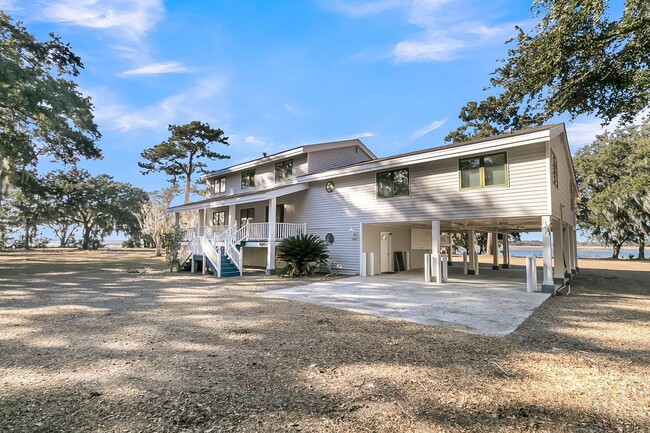 Building Photo - Spacious 3-Bedroom Home on Wadmalaw Island