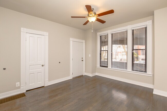 Foto del edificio - 3250 N Lakewood Ave