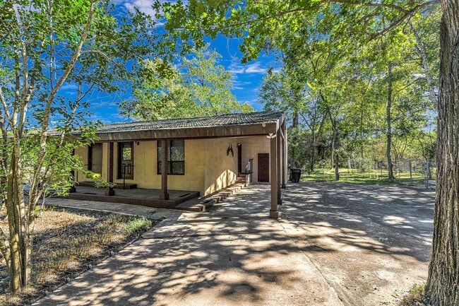 Building Photo - 32 E Rivercrest Dr