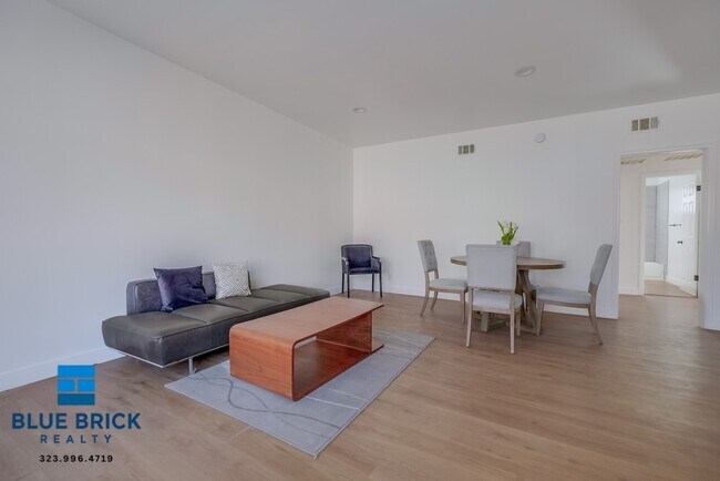 Foto del edificio - 5312 Corteen Pl
