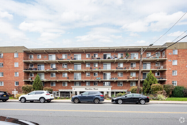 Building Photo - Wyndham House