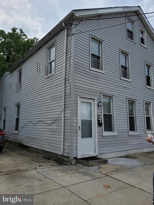 Building Photo - 126 N Burlington St