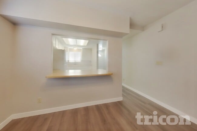 Building Photo - 1630 E Lake Ct