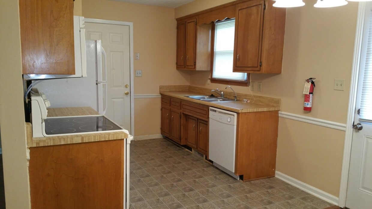 Building Photo - 3405 Albert Dr