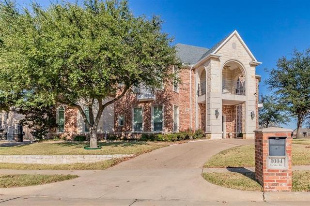 Building Photo - 1004 Drake Dr