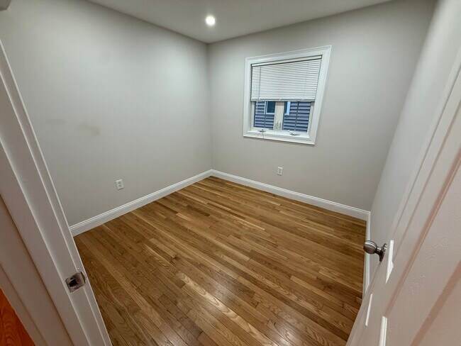 Building Photo - 135 Calumet St