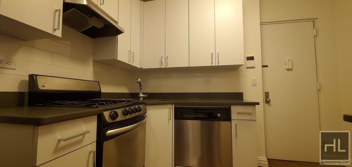 Building Photo - NO FEE One Bed in Little Italy! Won't Stay...