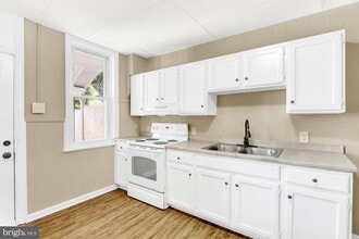 Building Photo - 2235 Logan St