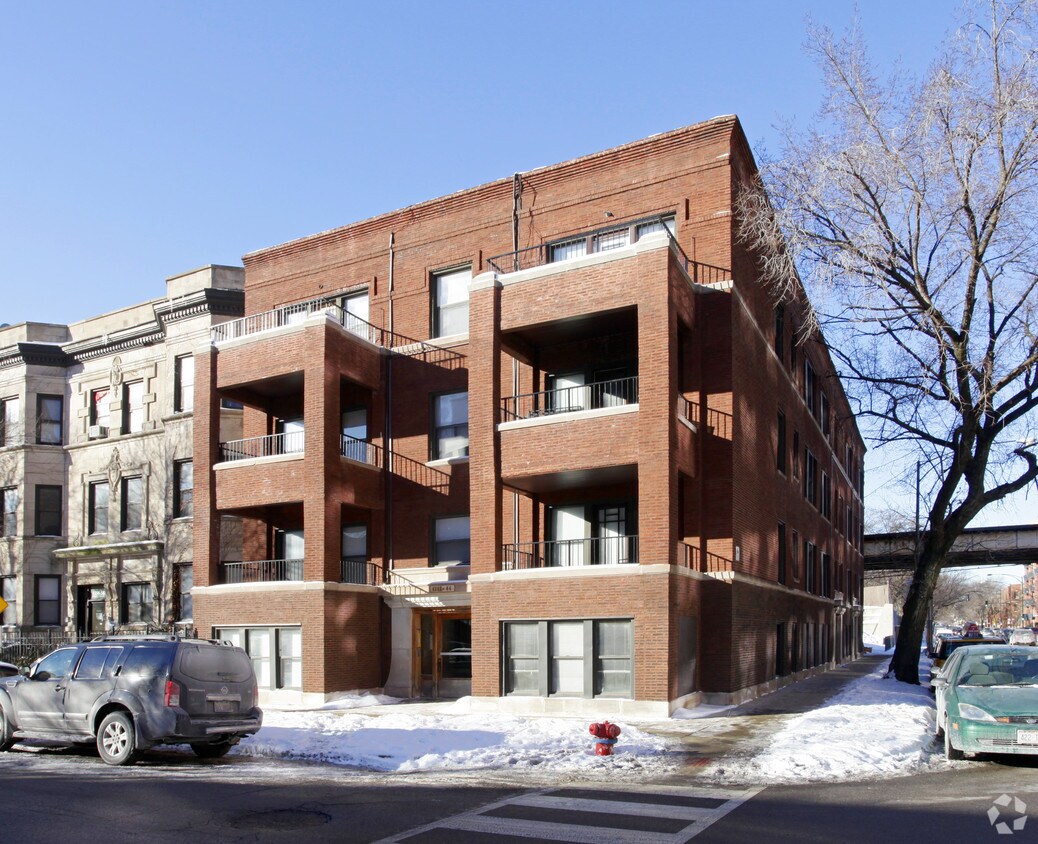 Primary Photo - 4362 N Kenmore Ave