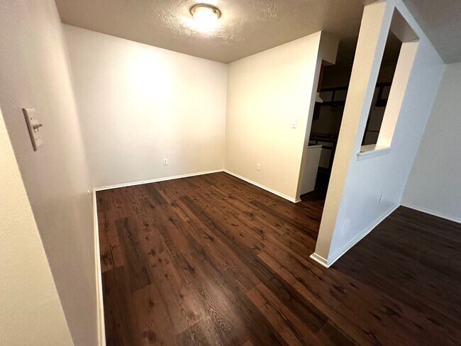 Foto del edificio - 1 Bed, 1 Bath, Upstairs Apartment at The Haven