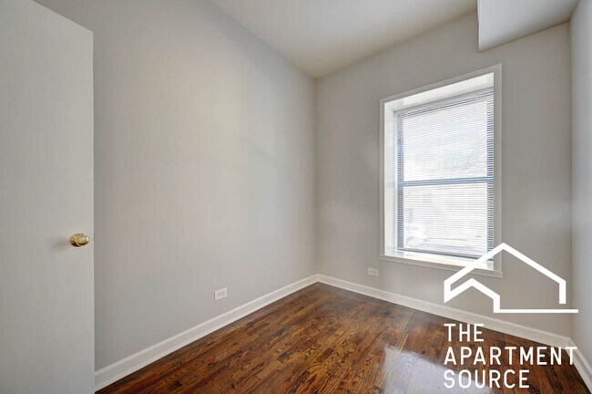 Building Photo - 1313 W Leland Ave