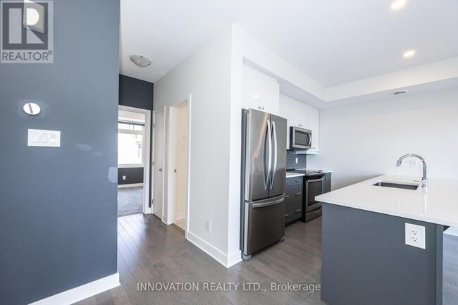 Building Photo - 522-522 Crescendo Private